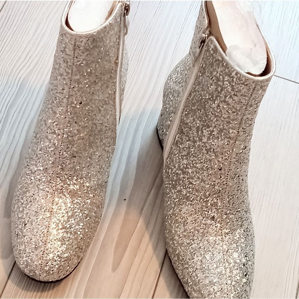 (S-4563) Women's Silver Boots Sz 36 (5.5)